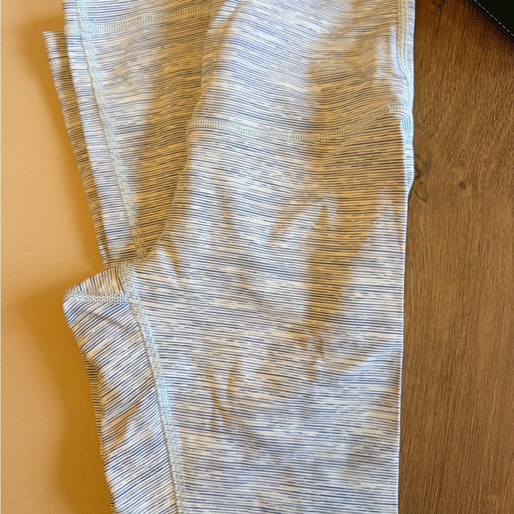 lululemon wunderunder Heathered Light Blue Stripe Leggings crop - size 4